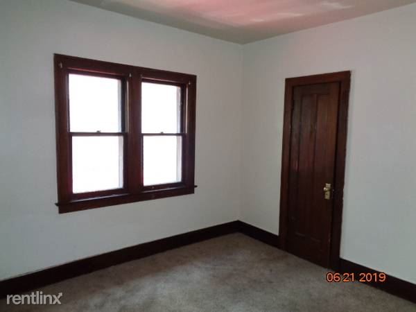 Foto del edificio - 4 br, 1 bath House - 121 Scrantom St
