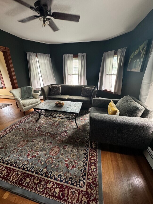 Living room - 54 Allen St