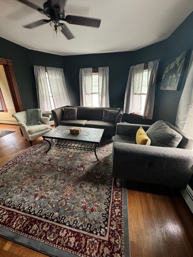 Living room - 54 Allen St