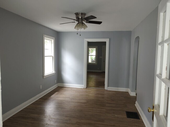 Building Photo - Sneak Peak :Cozy 2 Bedroom & 1 Bath Cottage
