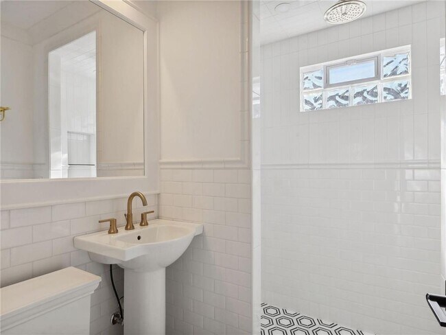 Building Photo - 3701 Main St NE