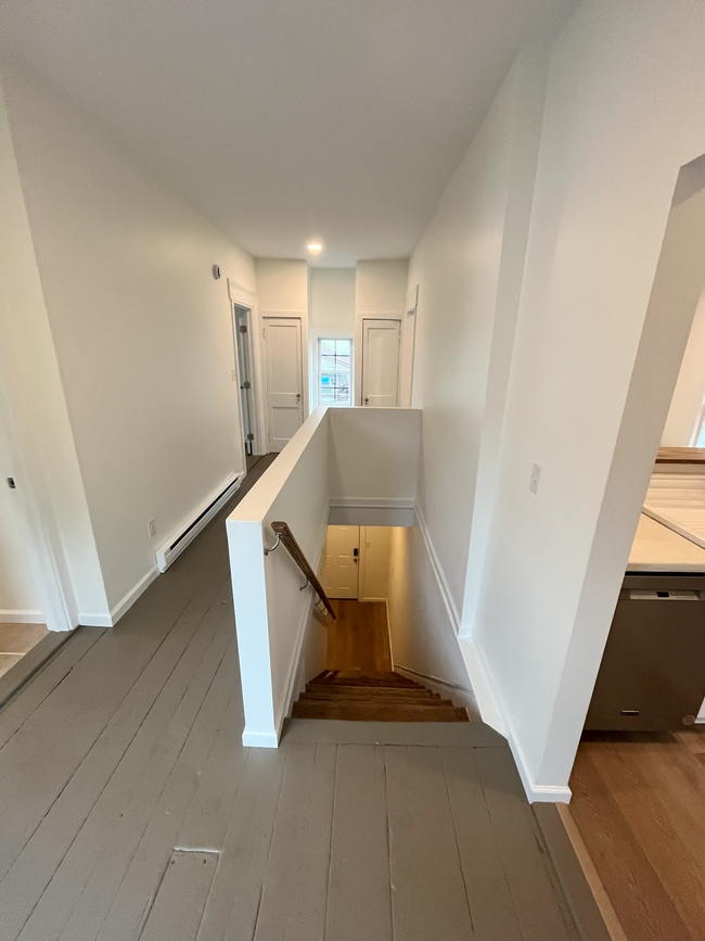 Stairs/Front Entryway - 51932 NY-10