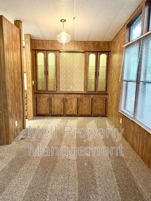 Building Photo - 2050 E Timberlake Dr W