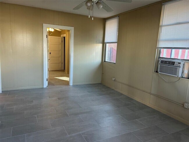 Foto del edificio - 906 Haysel St