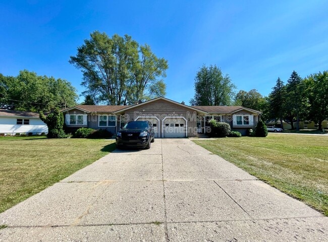 Building Photo - 1348 Carriage Hill Dr SE