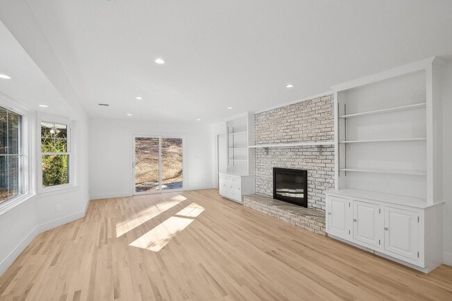Foto del edificio - 471A Woodbury Rd