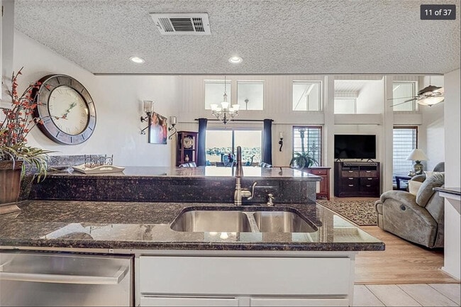 Building Photo - 221 Venture Blvd S