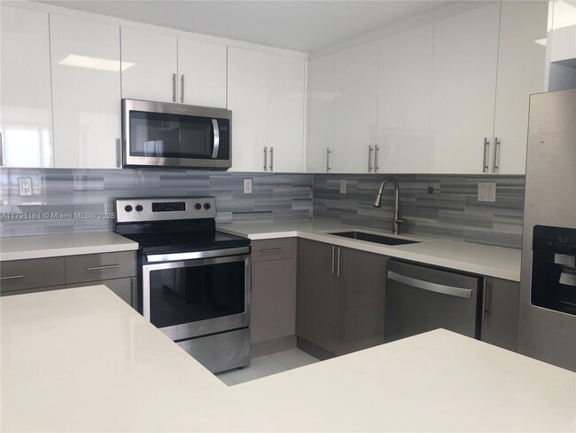 Building Photo - 18081 Biscayne Blvd