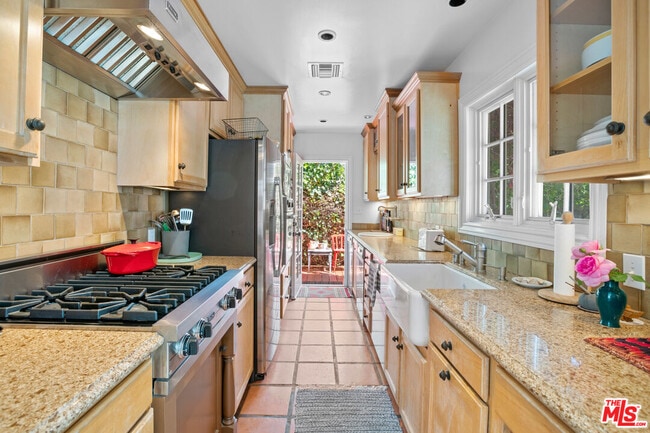 Building Photo - 432 Westbourne Dr