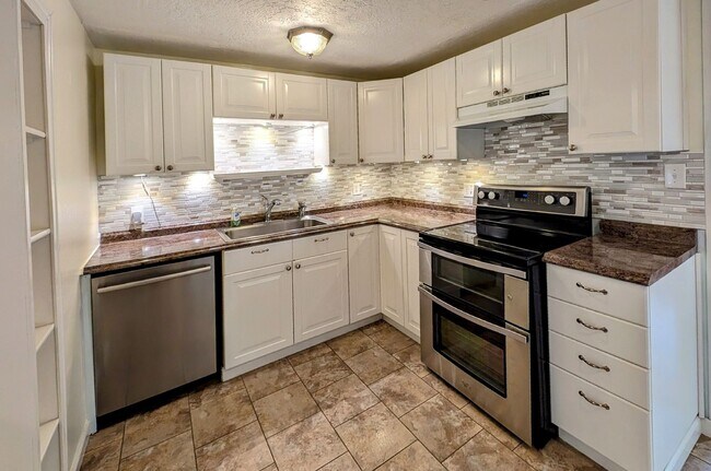 Building Photo - Sprawling 3 Bedroom Rambler with huge 2 ca...