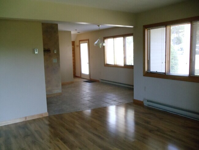 Building Photo - 13 Pine Arden Dr