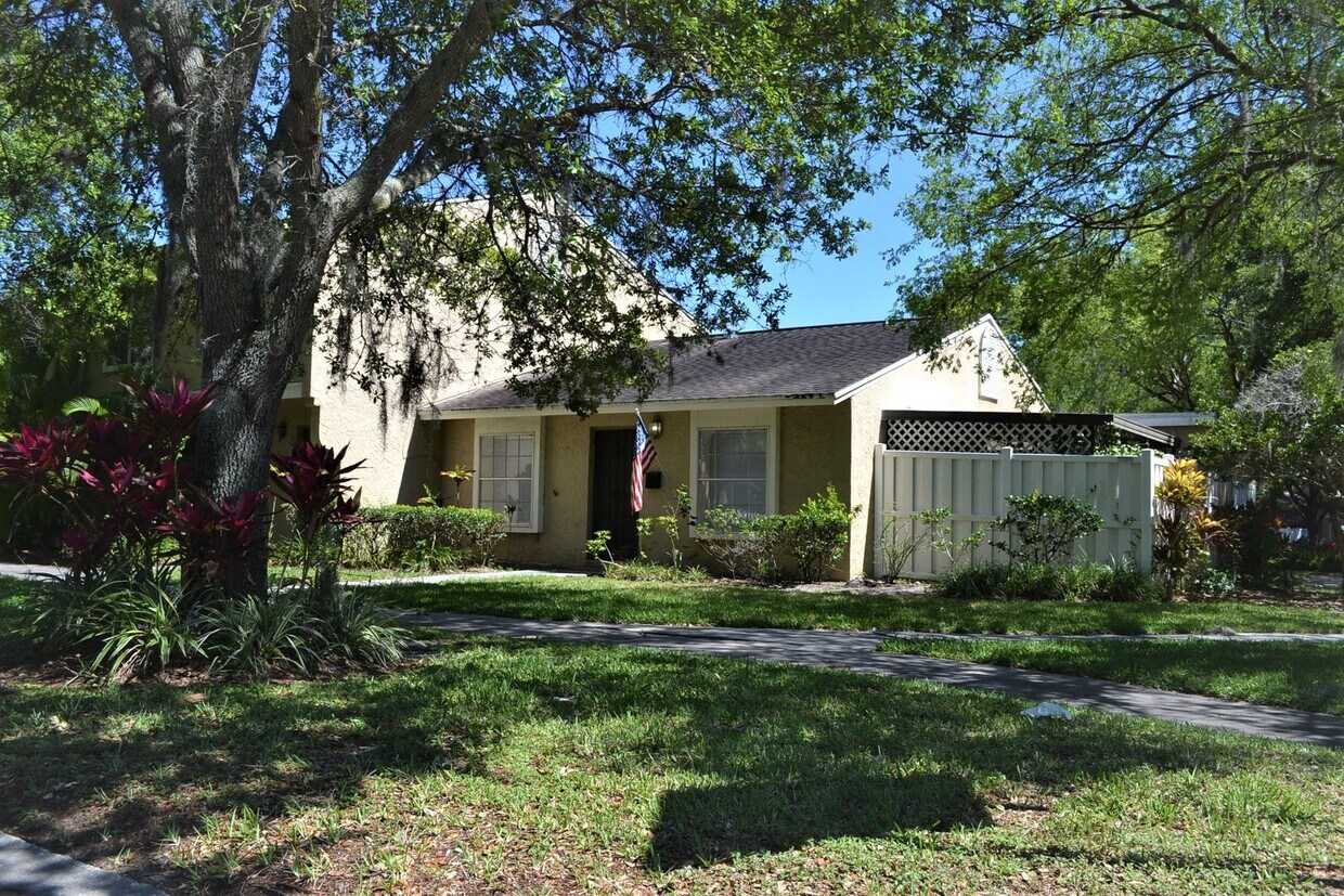 Foto principal - 7630 Woodbridge Blvd