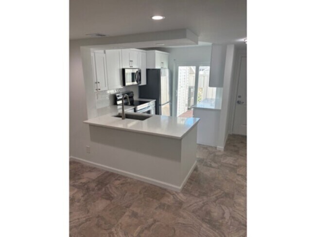 Foto del edificio - Available Now!  2 bedroom/2.5 Bath Townhome! Water Included!