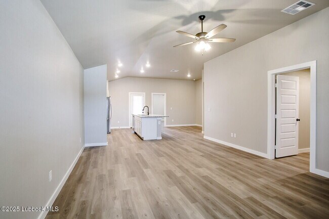 Foto del edificio - 1716 141st St
