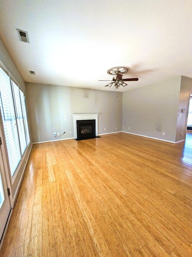 Foto del edificio - 212 N Honey Springs Ave