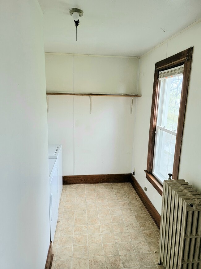 Building Photo - 629 lemoyne av