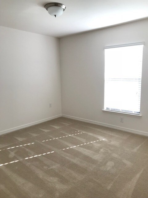 Building Photo - $1350- BRAND NEW!! 3/2 in Shadow Lakes.