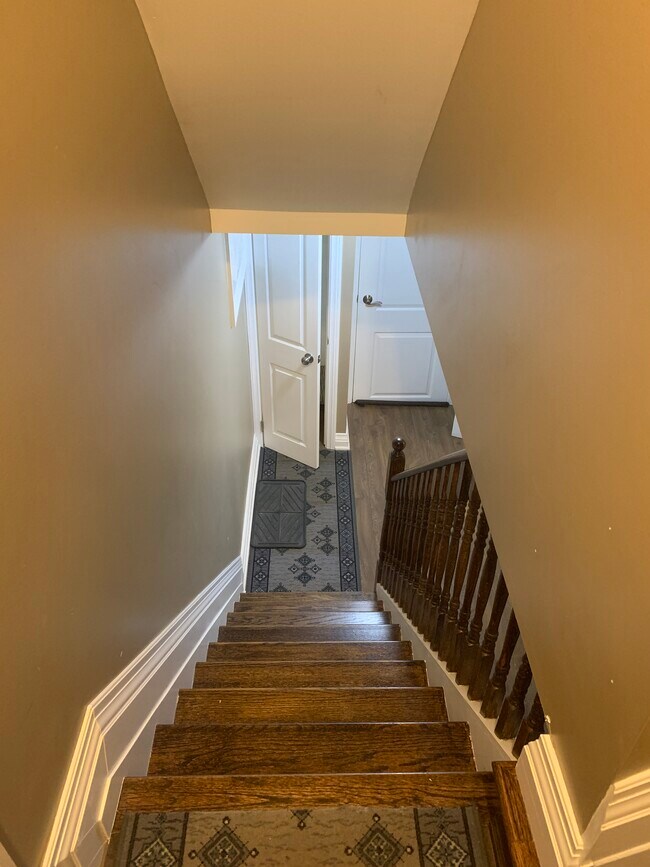 Building Photo - 31 Montcalm Av