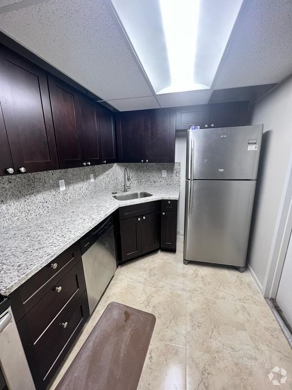 Building Photo - 3115 Oakland Shores Dr