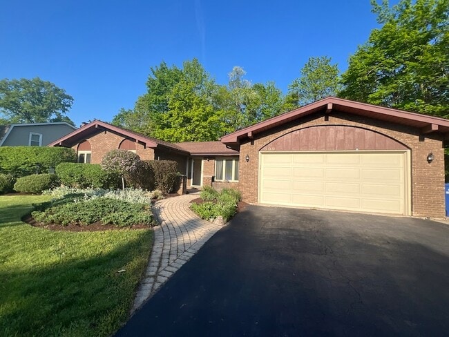 Building Photo - 809 Overlook Dr