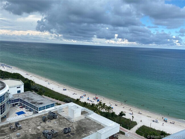 Foto del edificio - 5401 Collins Ave