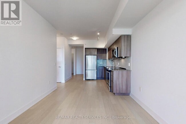 Building Photo - 20 Shore Breeze Dr