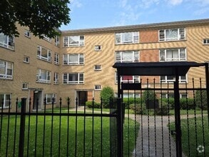 Building Photo - 6106 N Damen Ave