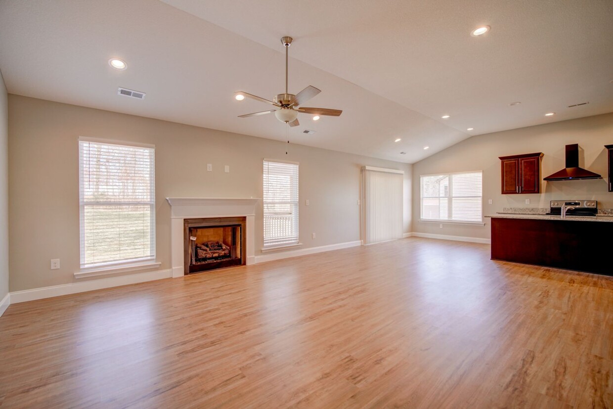 Primary Photo - Open Floor Plan Home in Lyman/District 1 S...