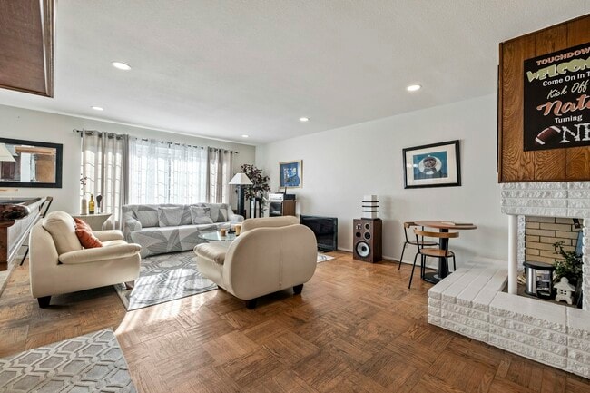 Building Photo - 611 Blanken Ave