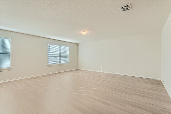 Building Photo - Awesome Amenities!