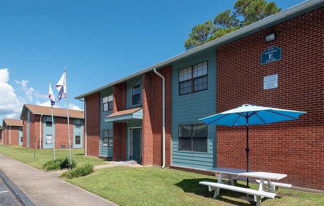 Building Photo - Patriot on the Trace (FKA Autumn Trace)