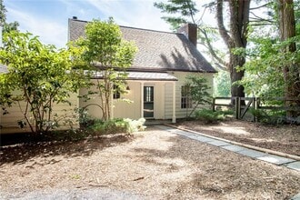 Building Photo - 332 Quaker Hill Rd