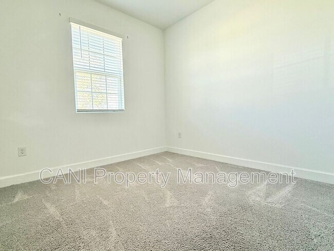 Foto del edificio - 2447 Spring Breeze Dr