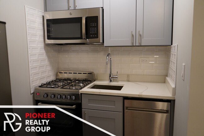 Foto del edificio - 501 W Belmont Ave