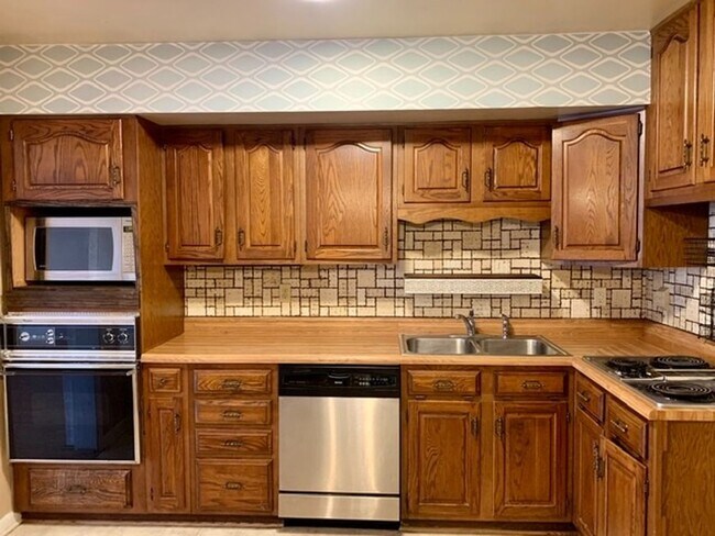 Foto del edificio - 2006 Cedarcrest Drive (East Louisville)