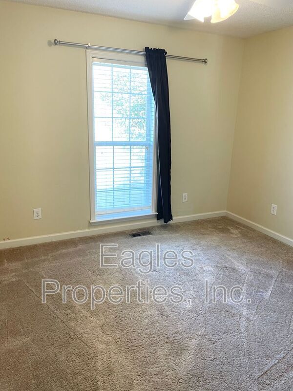 Building Photo - 202 Adler Ln