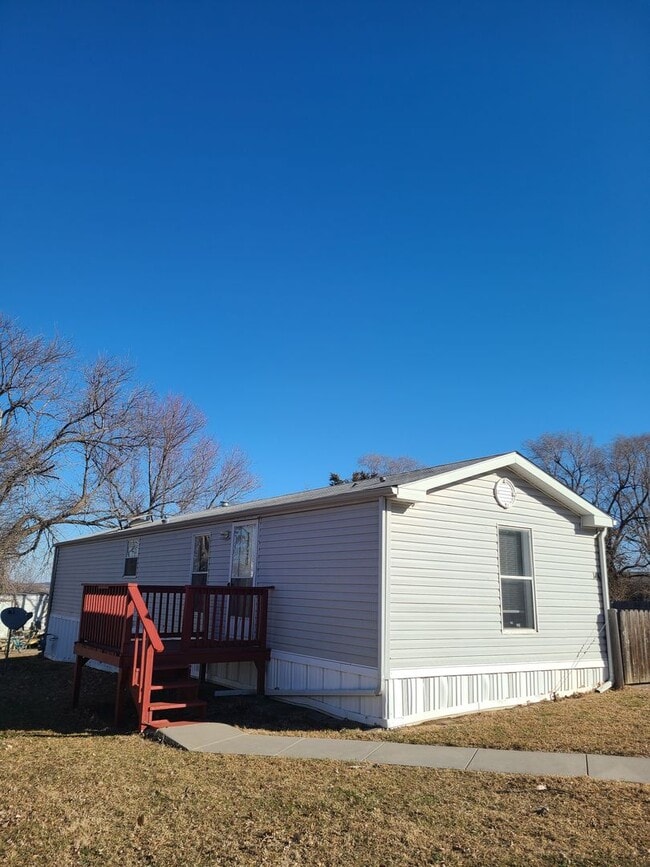 Building Photo - 144 Castle St