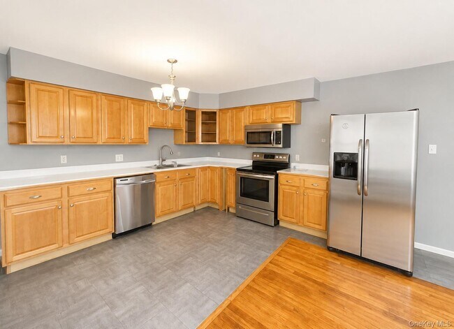 Foto del edificio - 43 Glenmere Homesites Rd