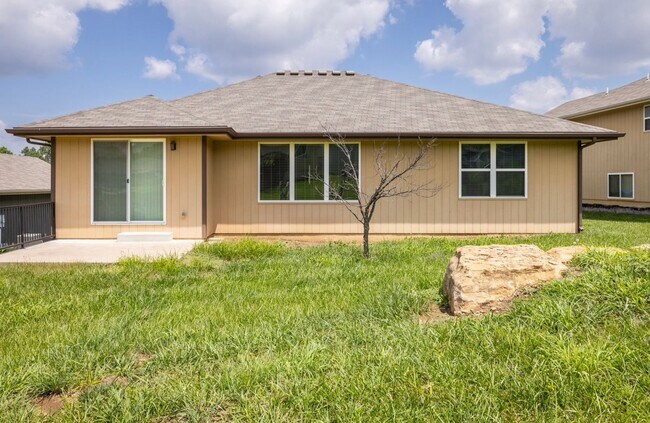 Building Photo - 3 bedroom 2 bath in Washburn Rural school ...
