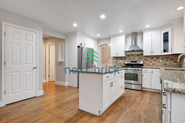 Foto del edificio - 4 Bed and 2.5 Bath Stunning Single-family Home is Available for Rent!