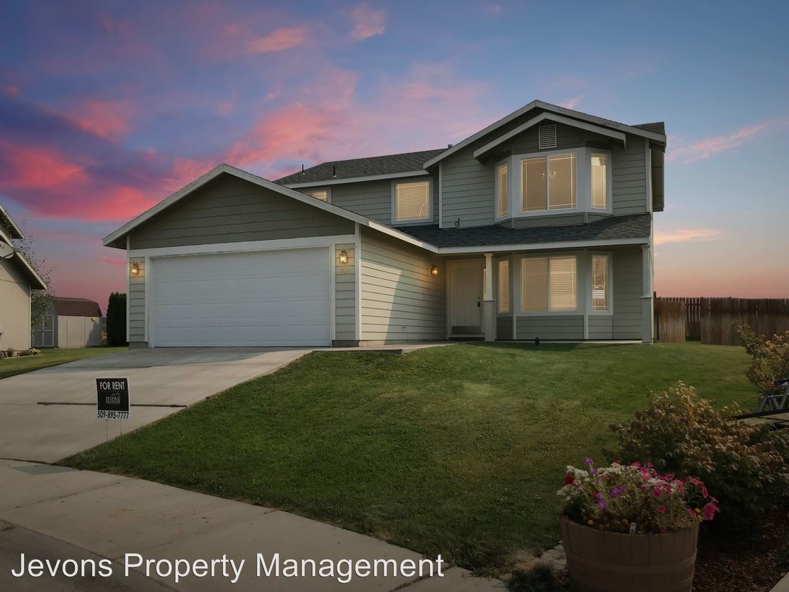 Foto principal - 4 br, 2.5 bath House - 310 MADISON CT