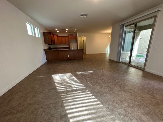 Building Photo - GREAT GILBERT LOCATION