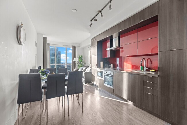 Building Photo - 299 Front St W