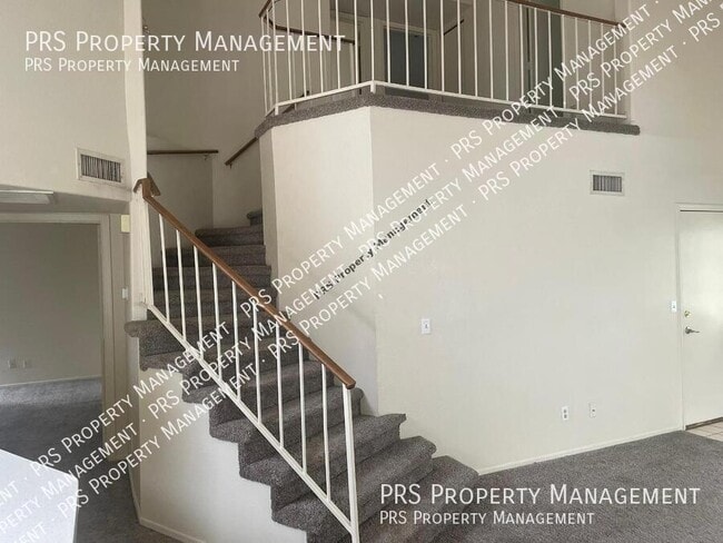 Building Photo - 441 S Maple-124