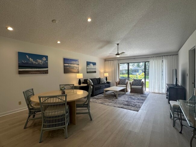 Building Photo - 402 Club Dr