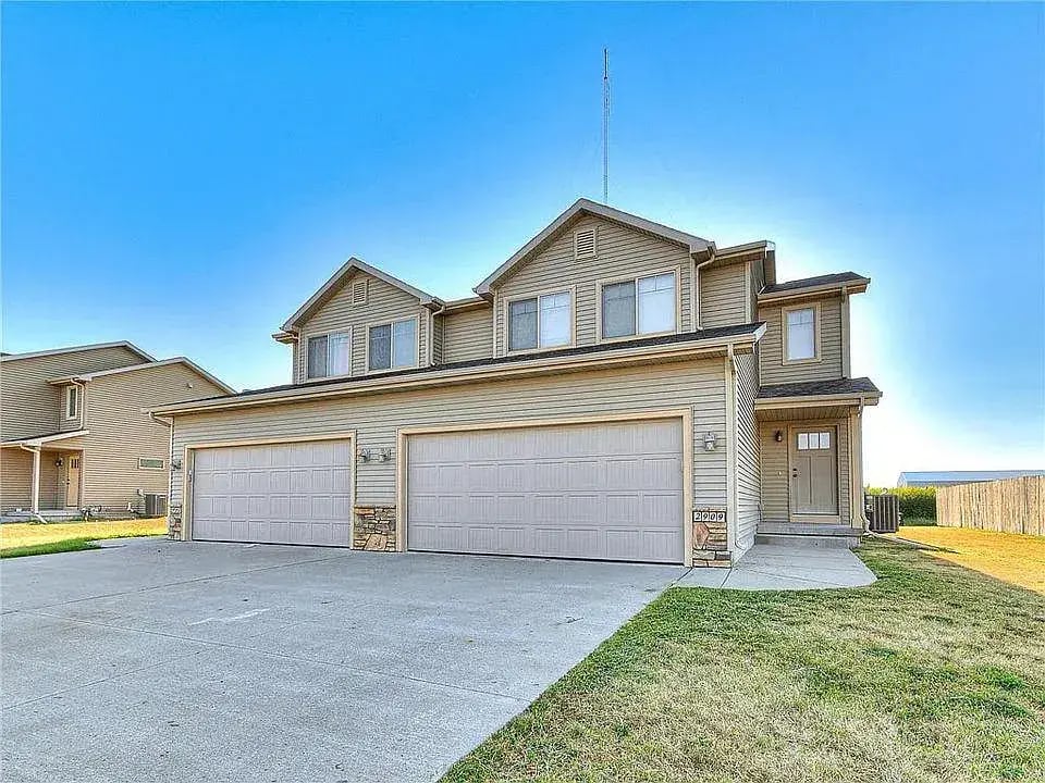 2909 SE Keystone Dr, Grimes, IA 50111 Townhome Rentals in Grimes IA