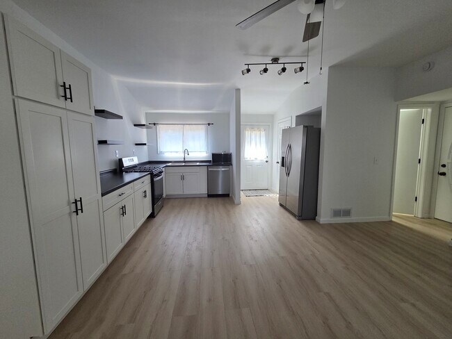 Foto del edificio - 409 N Main St