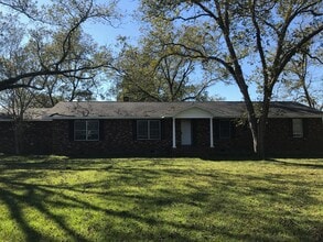 Building Photo - 211 Abbie Ln