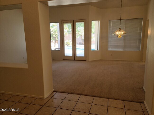 Building Photo - 1833 W Lark Dr