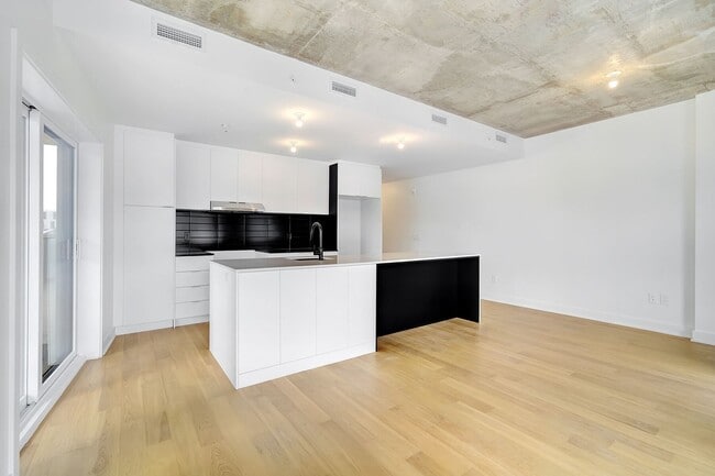 Photo du bâtiment - 4240 Rue Augustin Frigon
